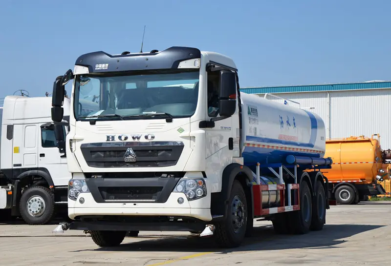 Our trucks howo sinotruk 290 water trucks for sale